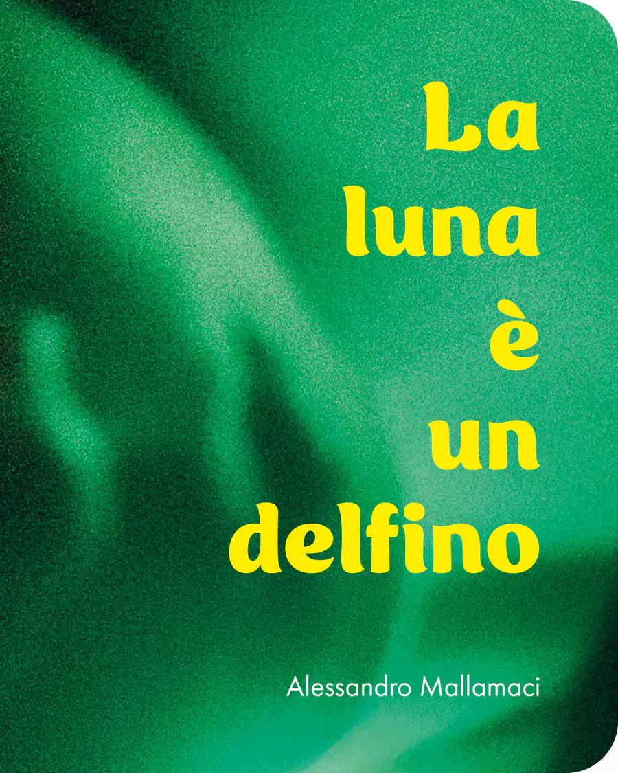 The cover of La luna è un delfino: a yellow title on an emerald green surface