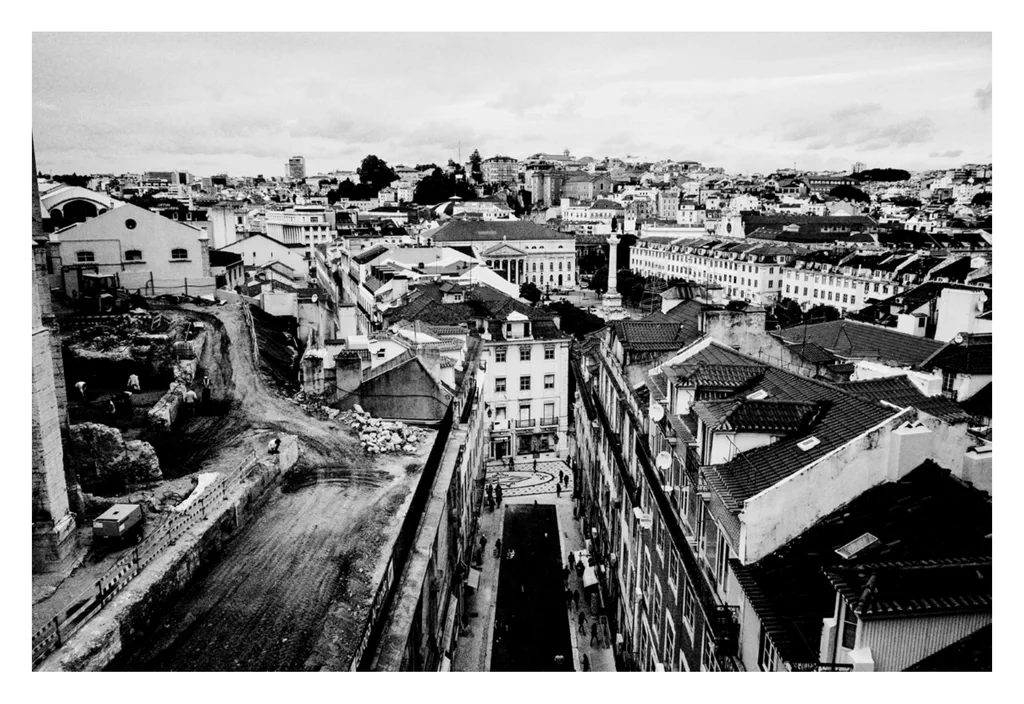 Lisboa não é a cidade perfeita, spread 4 of 31