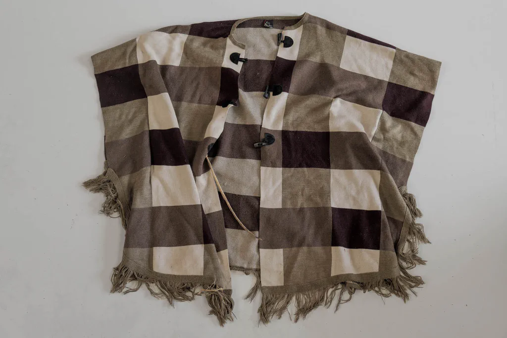 Checked woollen shawl with fringed edges